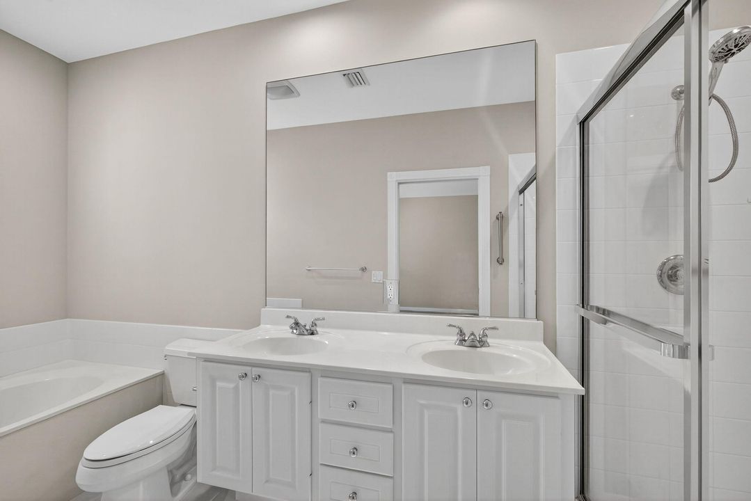 合同活跃: $599,888 (3 贝兹, 3 浴室, 1830 平方英尺)