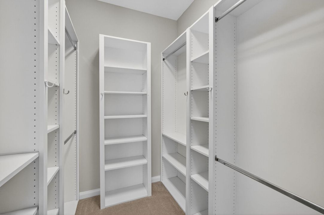 合同活跃: $599,888 (3 贝兹, 3 浴室, 1830 平方英尺)