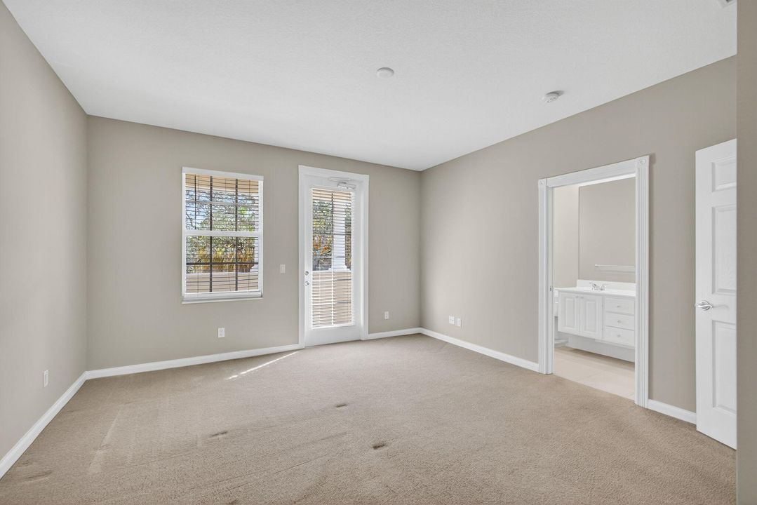 合同活跃: $599,888 (3 贝兹, 3 浴室, 1830 平方英尺)