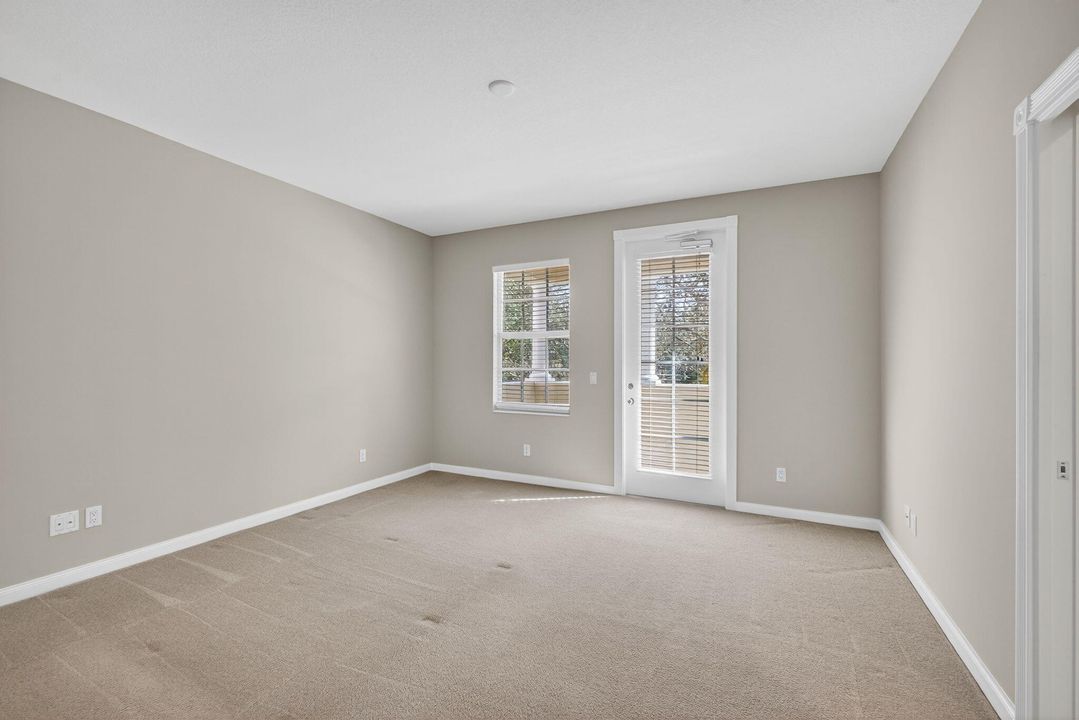 合同活跃: $599,888 (3 贝兹, 3 浴室, 1830 平方英尺)