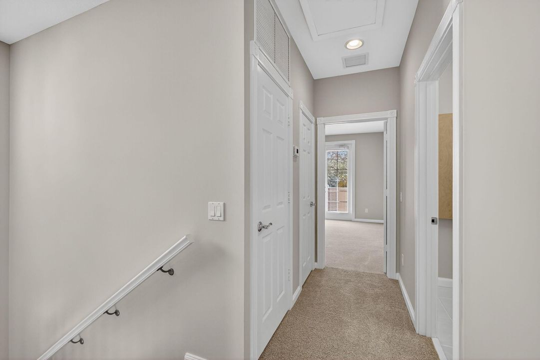 合同活跃: $599,888 (3 贝兹, 3 浴室, 1830 平方英尺)