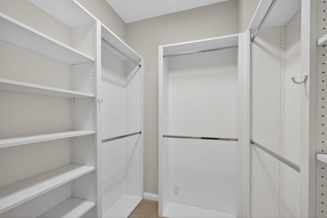 合同活跃: $599,888 (3 贝兹, 3 浴室, 1830 平方英尺)