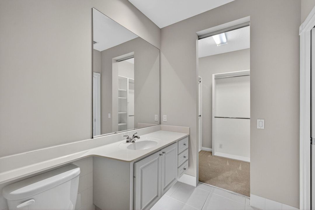 合同活跃: $599,888 (3 贝兹, 3 浴室, 1830 平方英尺)