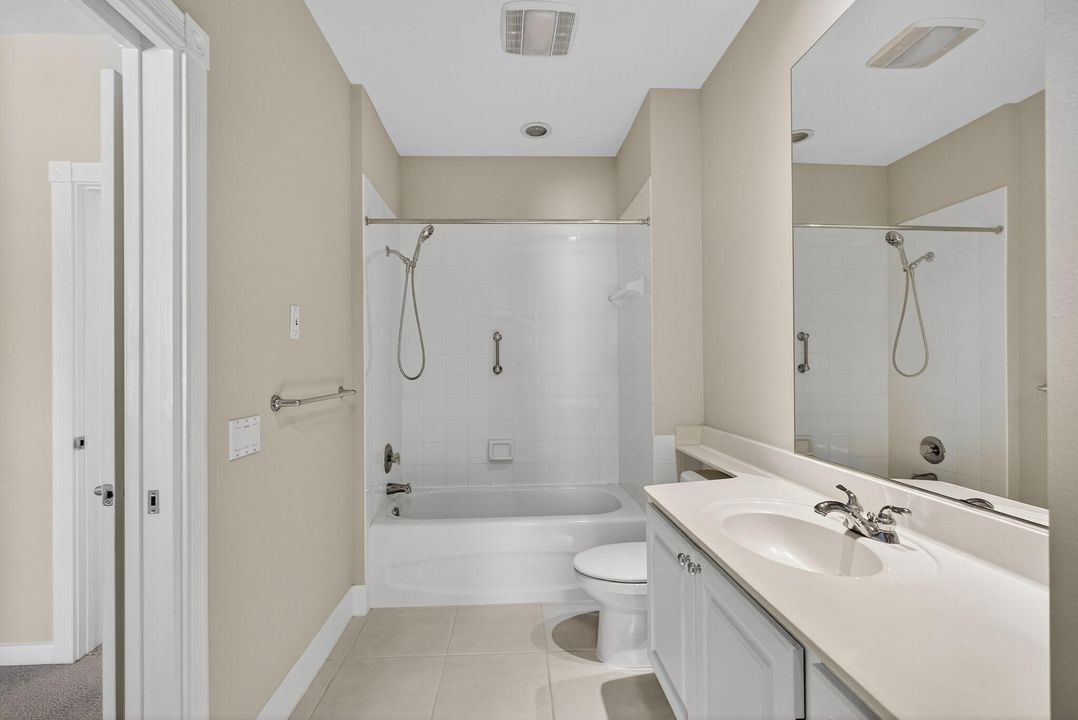 合同活跃: $599,888 (3 贝兹, 3 浴室, 1830 平方英尺)