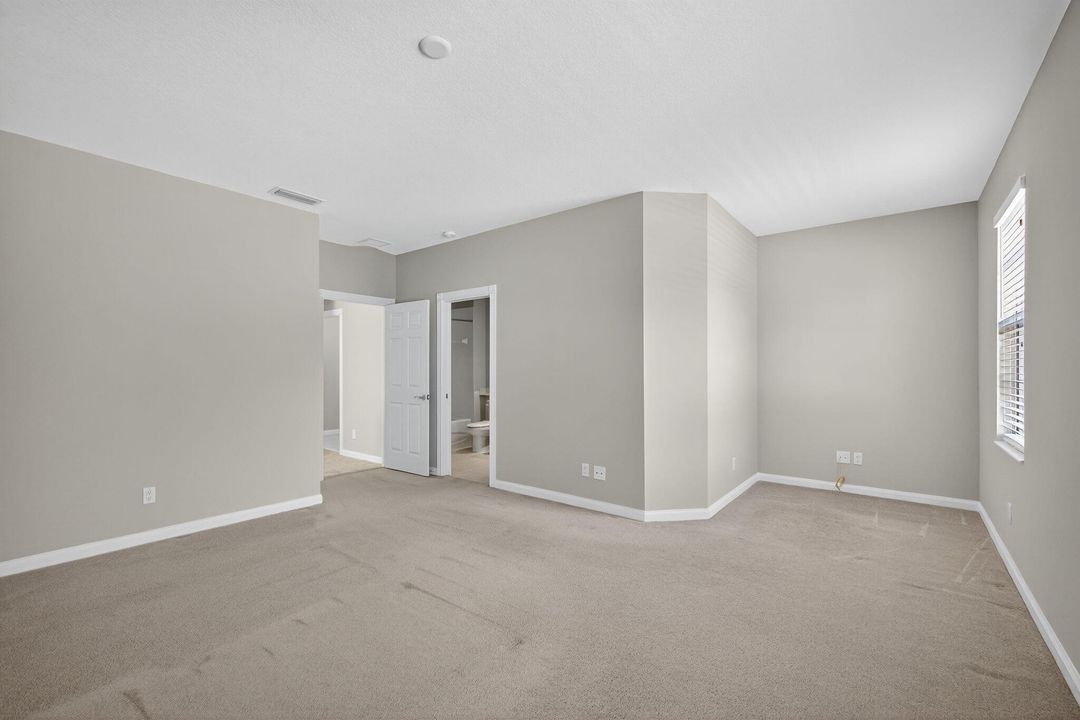 合同活跃: $599,888 (3 贝兹, 3 浴室, 1830 平方英尺)