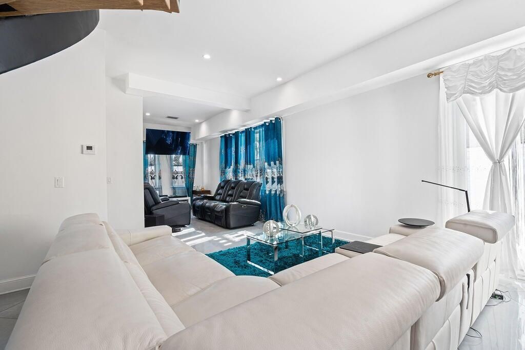 For Sale: $2,399,000 (5 beds, 4 baths, 2916 Square Feet)