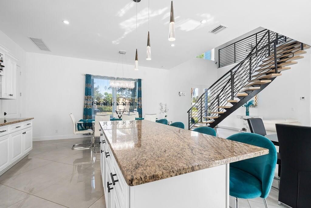 For Sale: $2,399,000 (5 beds, 4 baths, 2916 Square Feet)