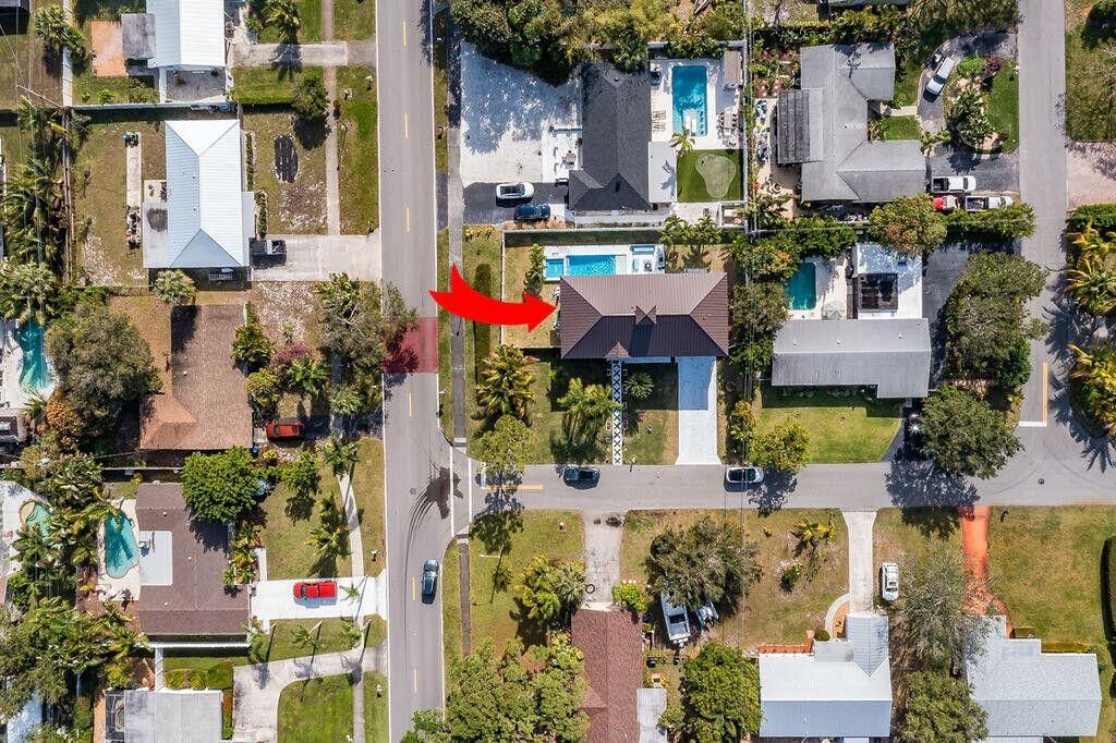 For Sale: $2,399,000 (5 beds, 4 baths, 2916 Square Feet)