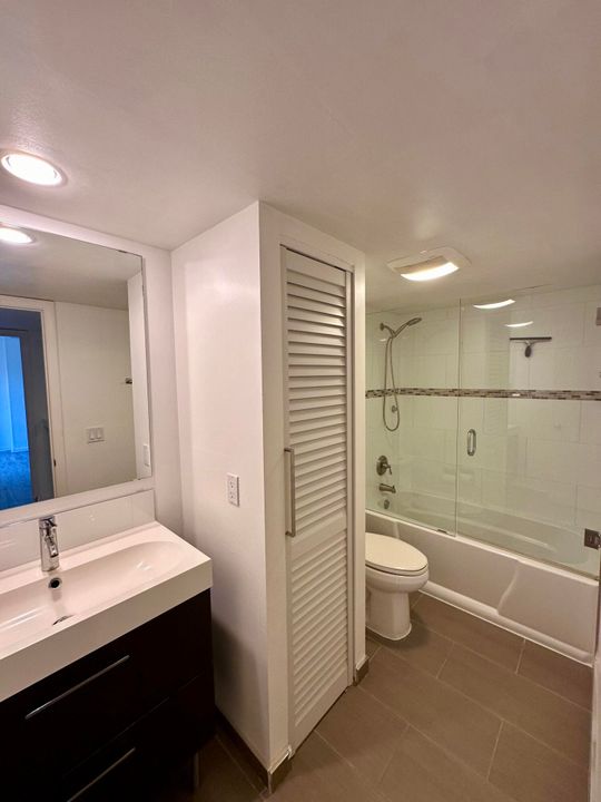 合同活跃: $2,500 (2 贝兹, 2 浴室, 1235 平方英尺)