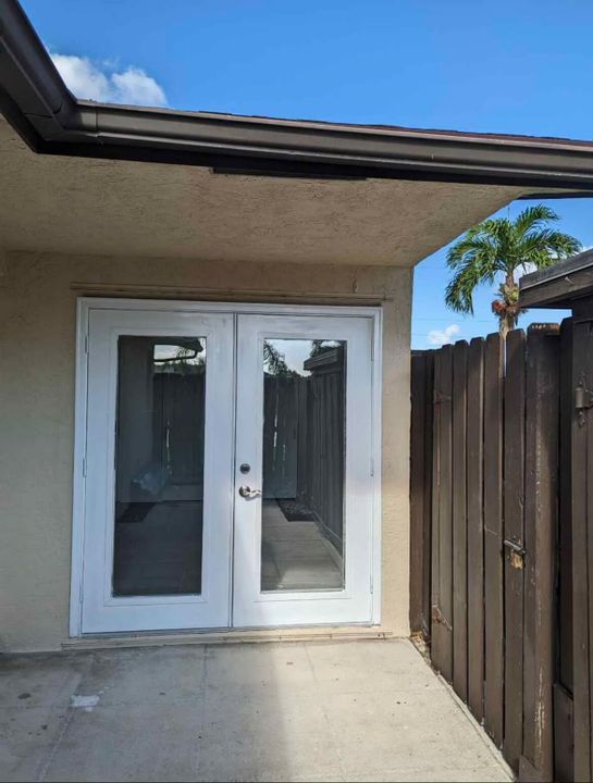 出租: $2,200 (2 贝兹, 2 浴室, 951 平方英尺)