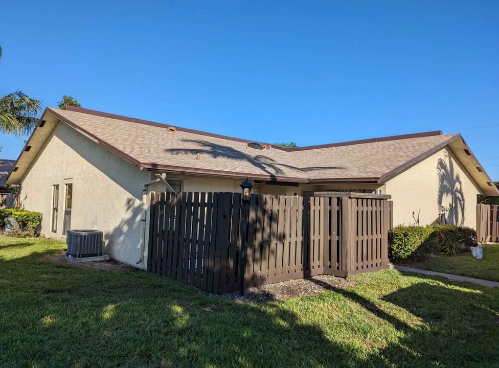 出租: $2,200 (2 贝兹, 2 浴室, 951 平方英尺)