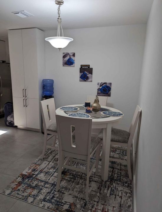 出租: $2,200 (2 贝兹, 2 浴室, 951 平方英尺)