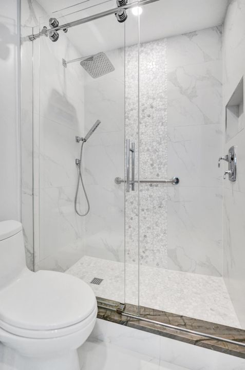 合同活跃: $319,900 (2 贝兹, 2 浴室, 1466 平方英尺)