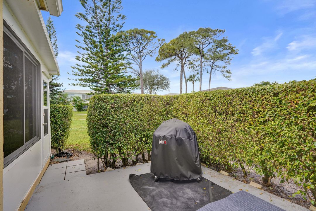 合同活跃: $319,900 (2 贝兹, 2 浴室, 1466 平方英尺)