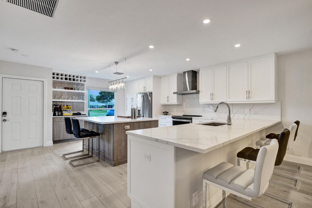 合同活跃: $319,900 (2 贝兹, 2 浴室, 1466 平方英尺)