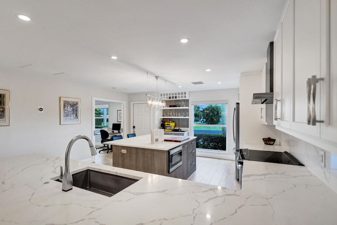 合同活跃: $319,900 (2 贝兹, 2 浴室, 1466 平方英尺)