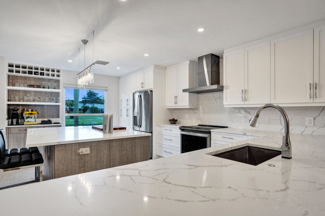 合同活跃: $319,900 (2 贝兹, 2 浴室, 1466 平方英尺)