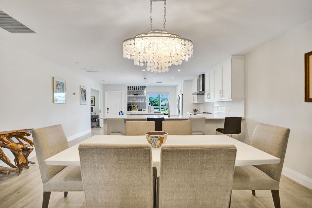 合同活跃: $319,900 (2 贝兹, 2 浴室, 1466 平方英尺)