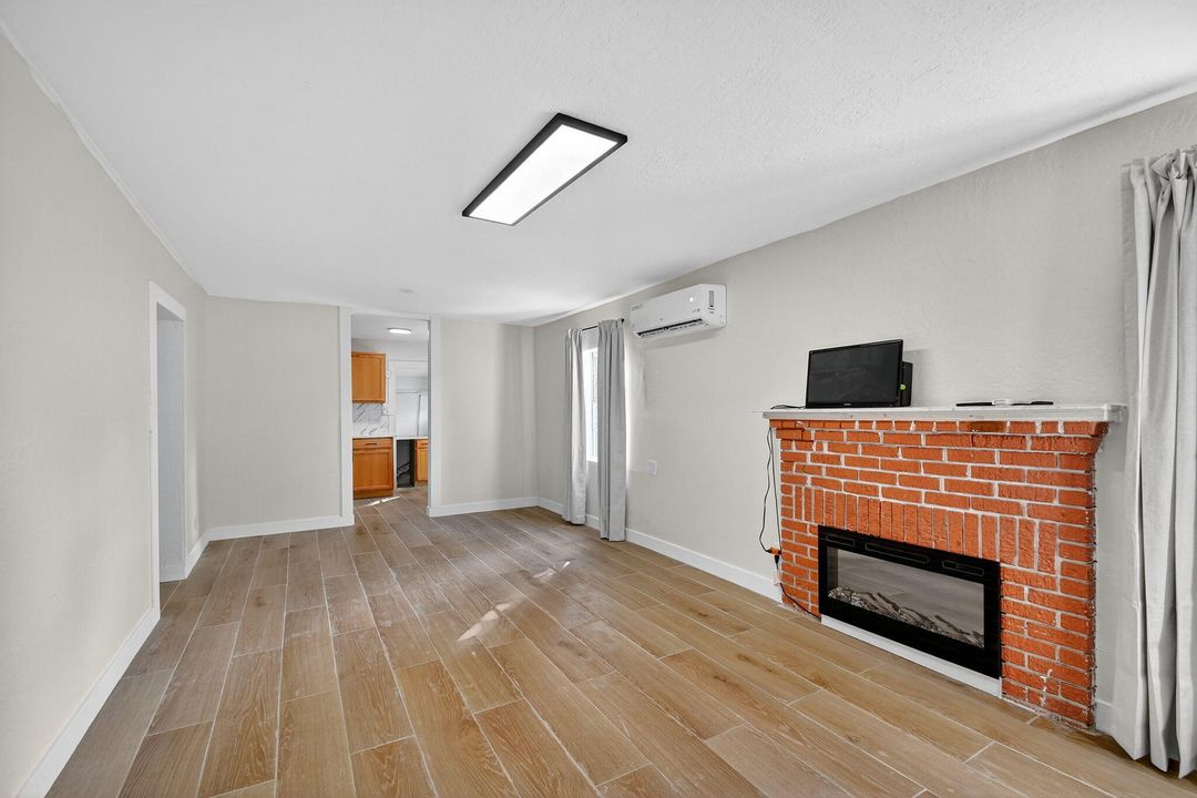 For Sale: $399,000 (3 beds, 2 baths, 1171 Square Feet)