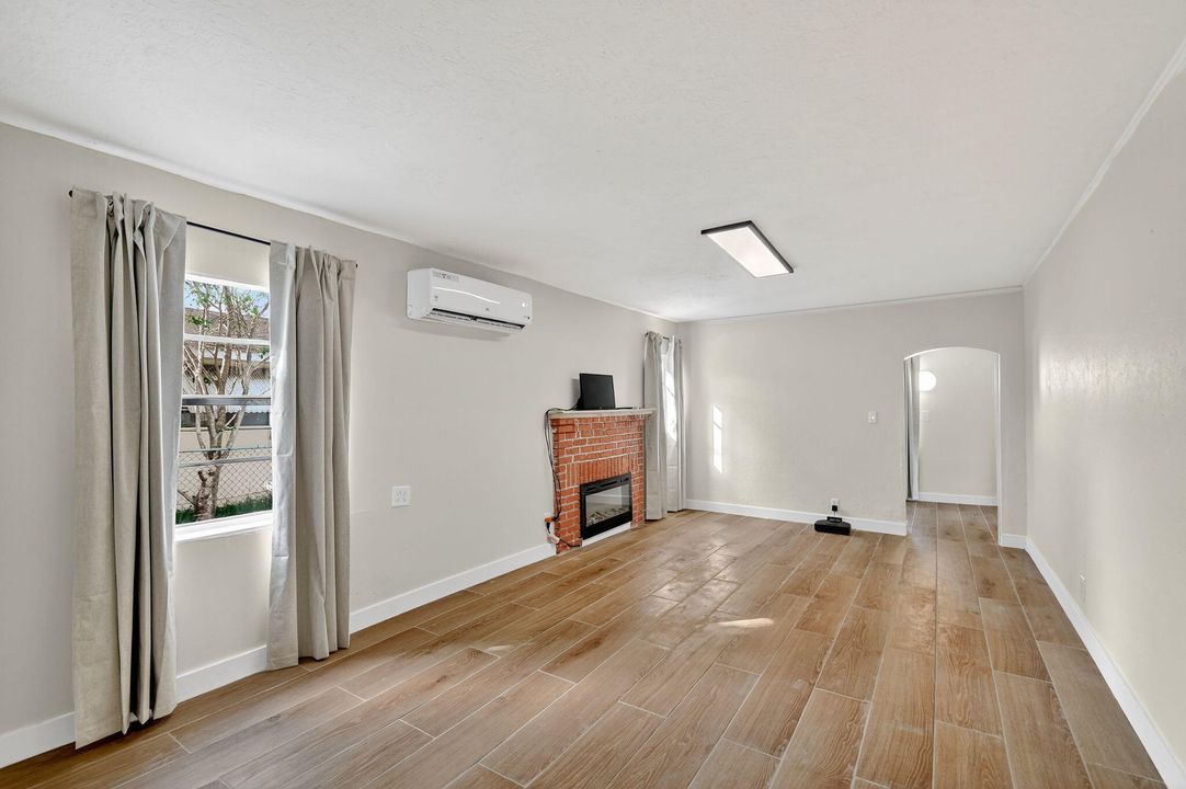 For Sale: $399,000 (3 beds, 2 baths, 1171 Square Feet)