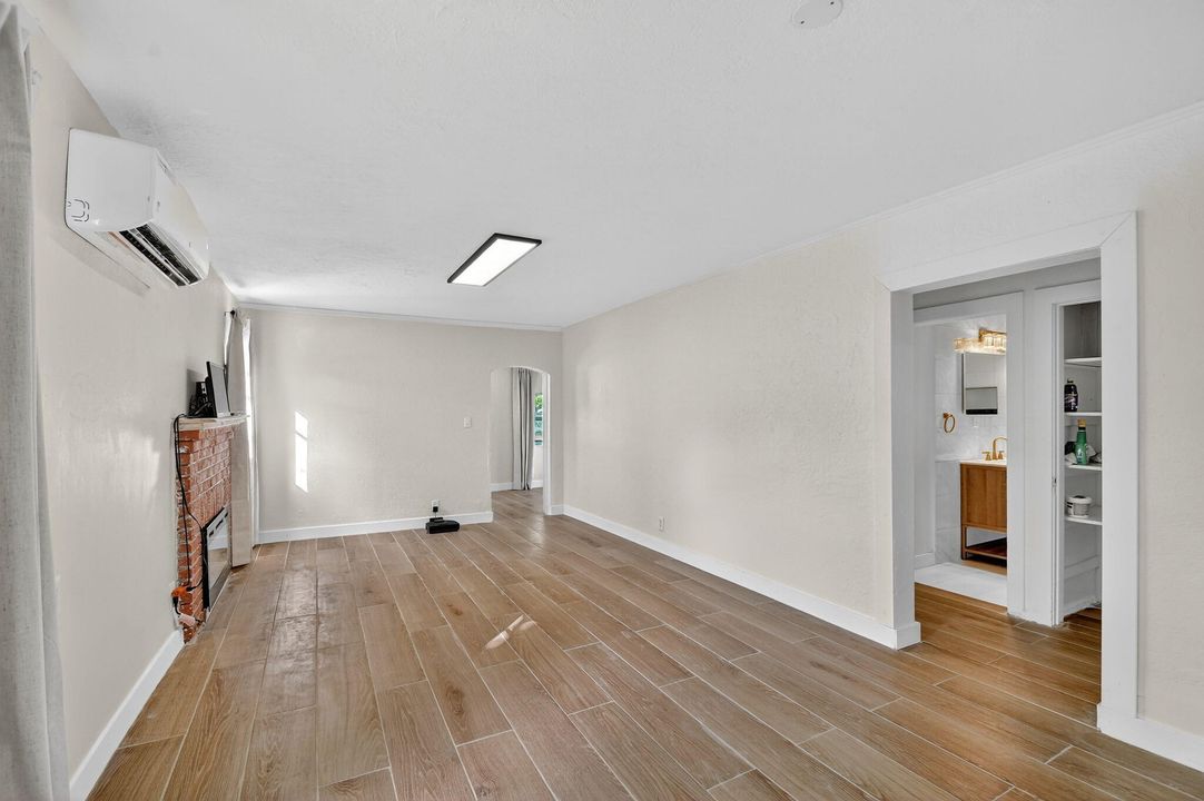 For Sale: $399,000 (3 beds, 2 baths, 1171 Square Feet)