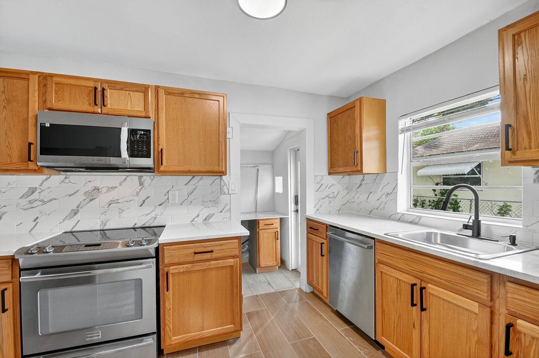 For Sale: $399,000 (3 beds, 2 baths, 1171 Square Feet)