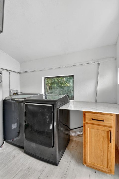 For Sale: $399,000 (3 beds, 2 baths, 1171 Square Feet)