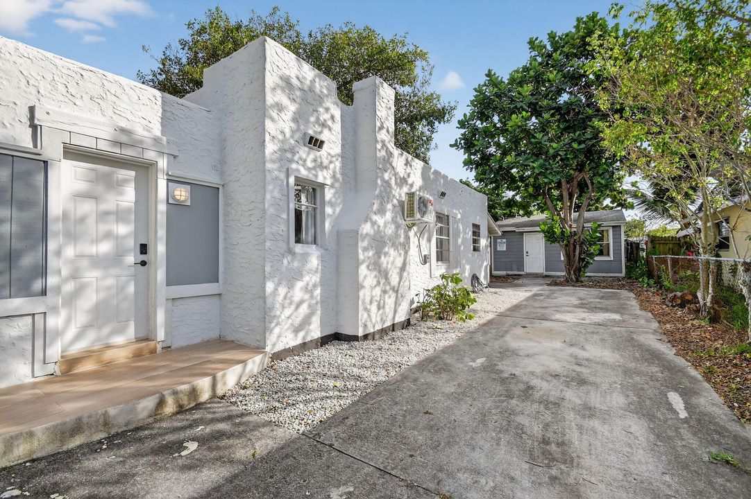 For Sale: $399,000 (3 beds, 2 baths, 1171 Square Feet)