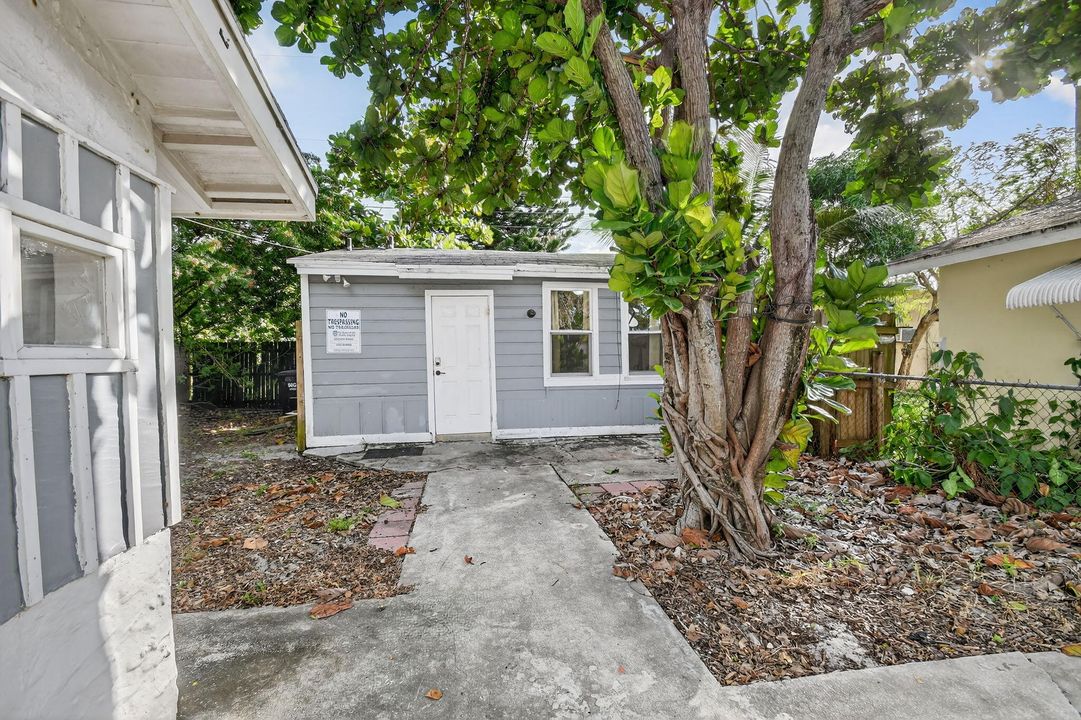 For Sale: $399,000 (3 beds, 2 baths, 1171 Square Feet)
