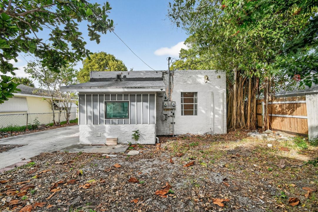 For Sale: $399,000 (3 beds, 2 baths, 1171 Square Feet)