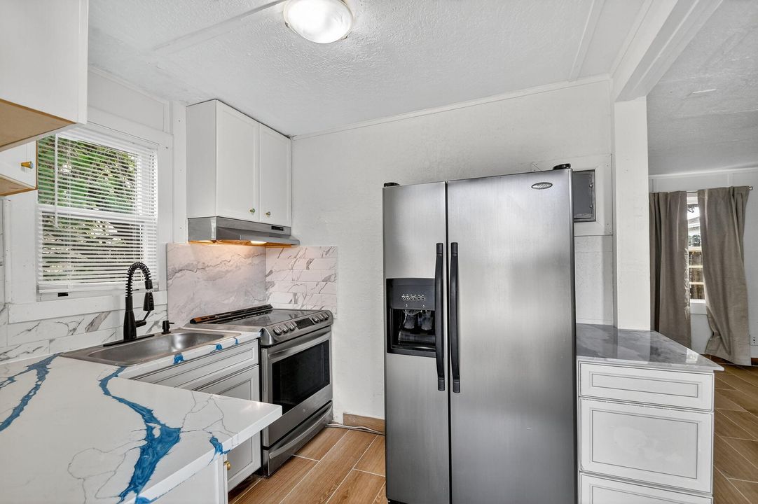 For Sale: $399,000 (3 beds, 2 baths, 1171 Square Feet)