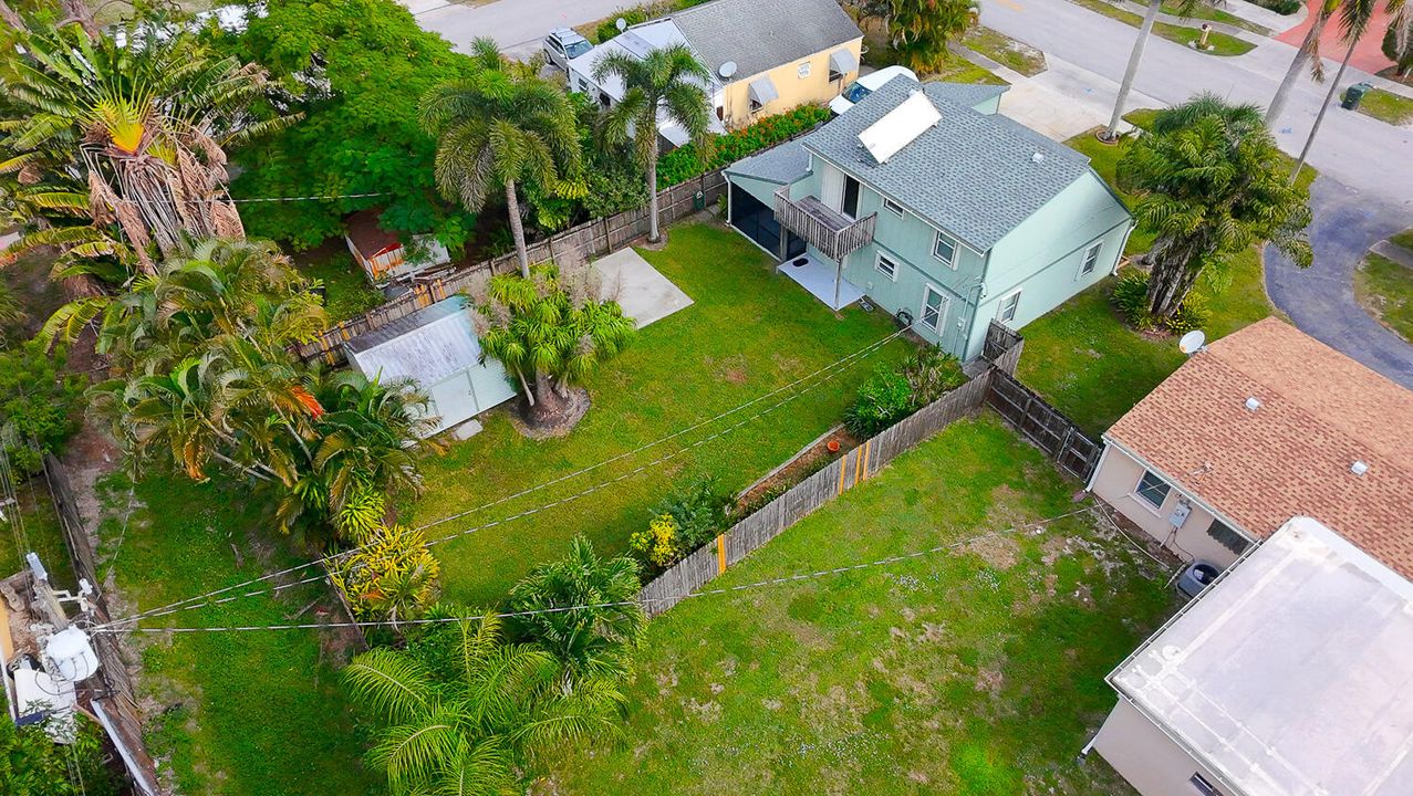 Active With Contract: $450,000 (3 beds, 3 baths, 1206 Square Feet)