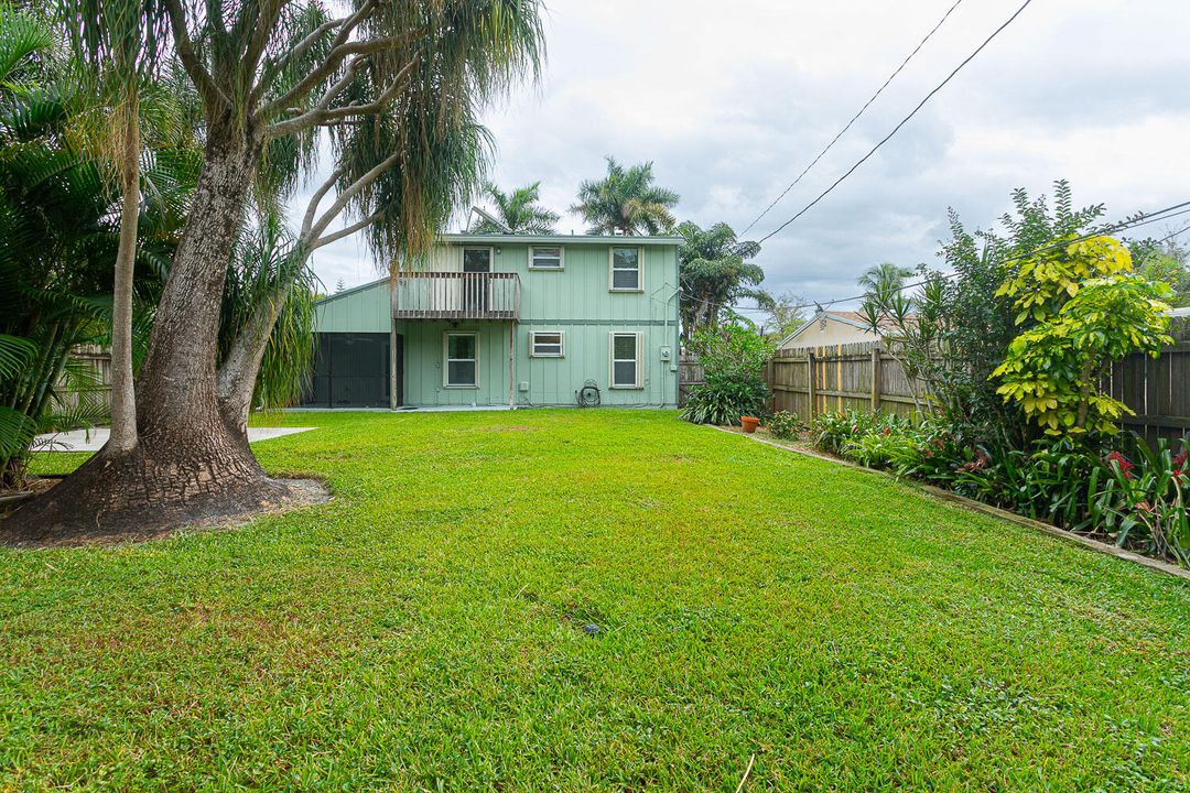 Active With Contract: $450,000 (3 beds, 3 baths, 1206 Square Feet)