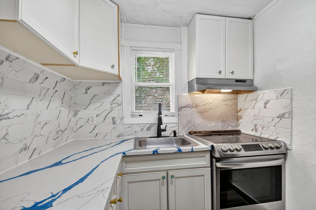 For Sale: $399,000 (3 beds, 2 baths, 1171 Square Feet)