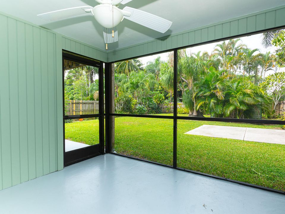 Active With Contract: $450,000 (3 beds, 3 baths, 1206 Square Feet)