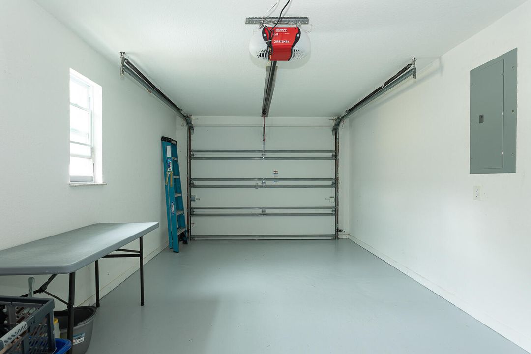 Active With Contract: $450,000 (3 beds, 3 baths, 1206 Square Feet)