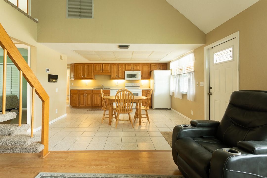 Active With Contract: $450,000 (3 beds, 3 baths, 1206 Square Feet)