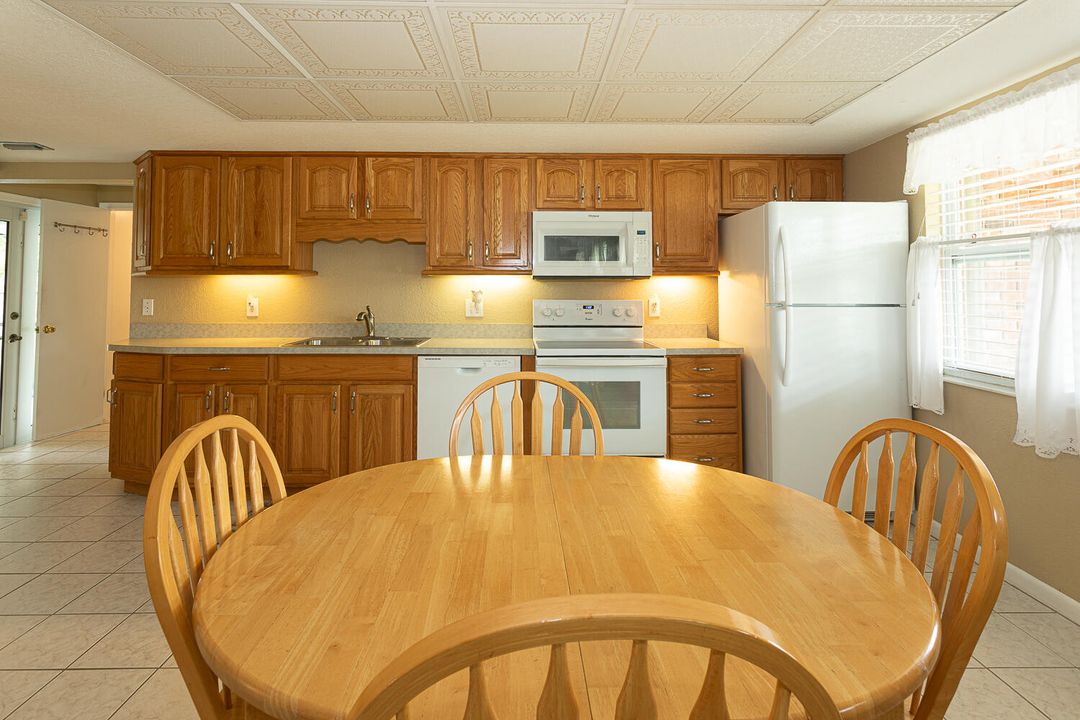 Active With Contract: $450,000 (3 beds, 3 baths, 1206 Square Feet)