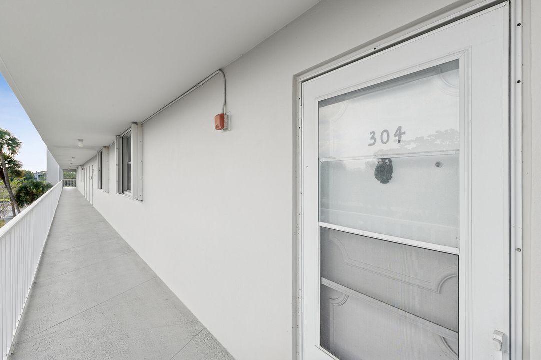 Activo con contrato: $270,000 (3 camas, 2 baños, 1200 Pies cuadrados)