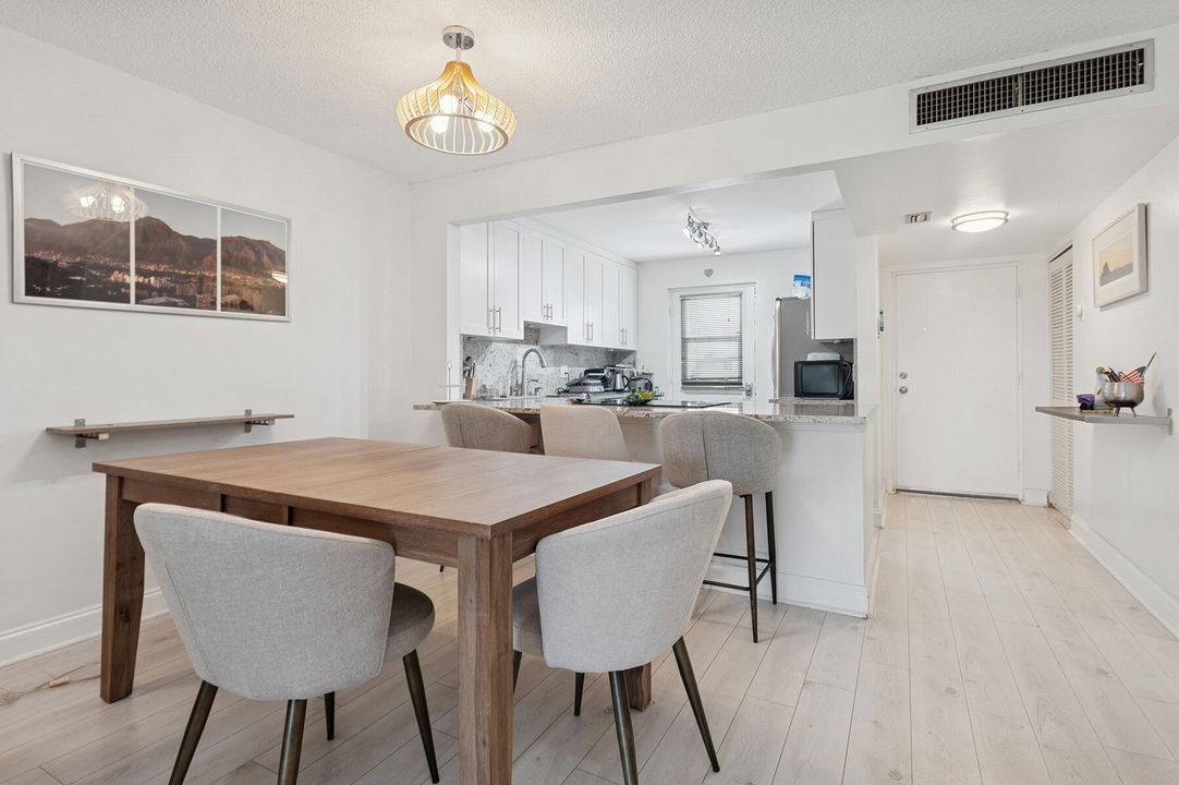 Activo con contrato: $270,000 (3 camas, 2 baños, 1200 Pies cuadrados)