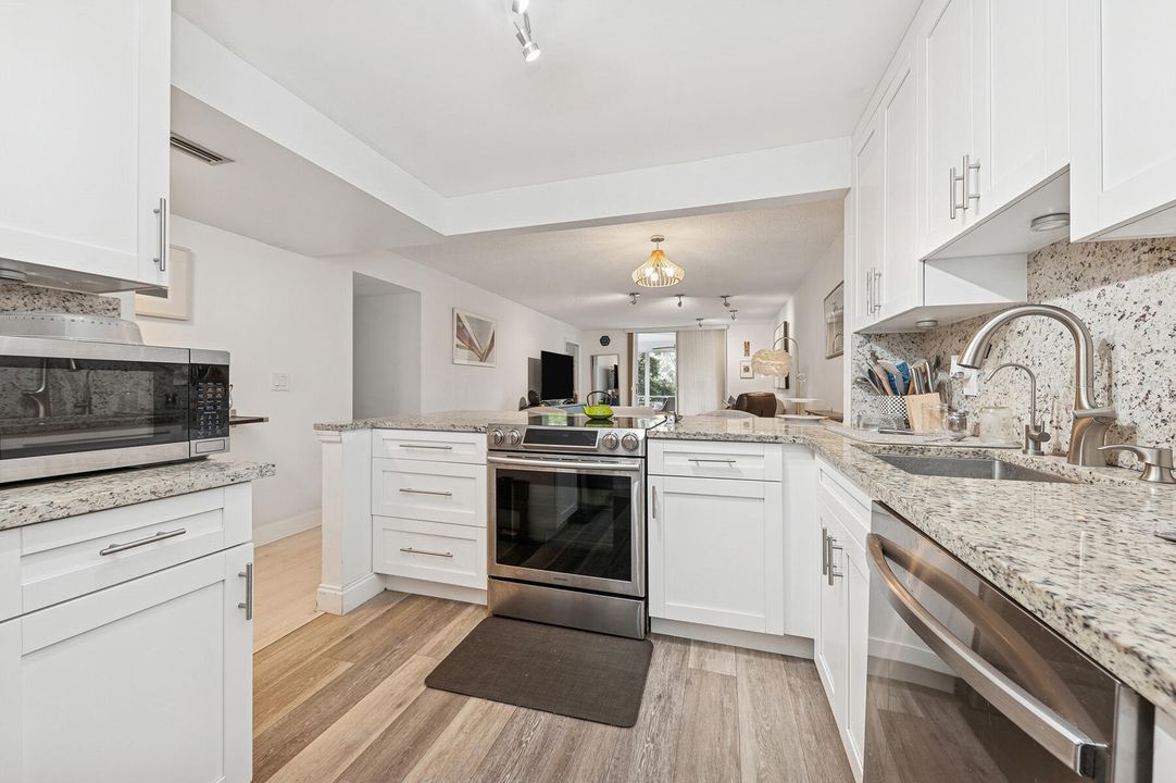 Activo con contrato: $270,000 (3 camas, 2 baños, 1200 Pies cuadrados)