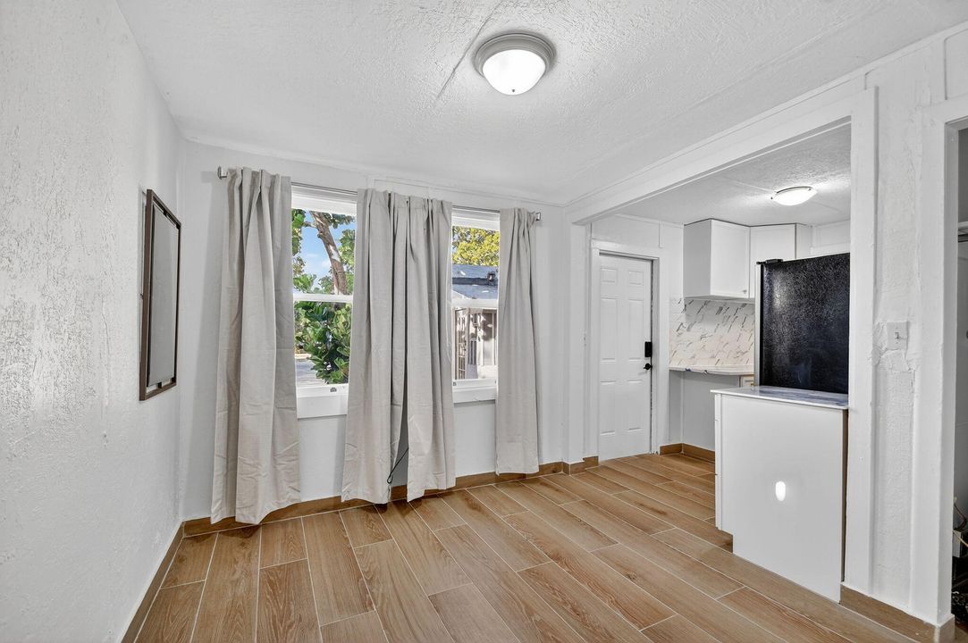 For Sale: $399,000 (3 beds, 2 baths, 1171 Square Feet)