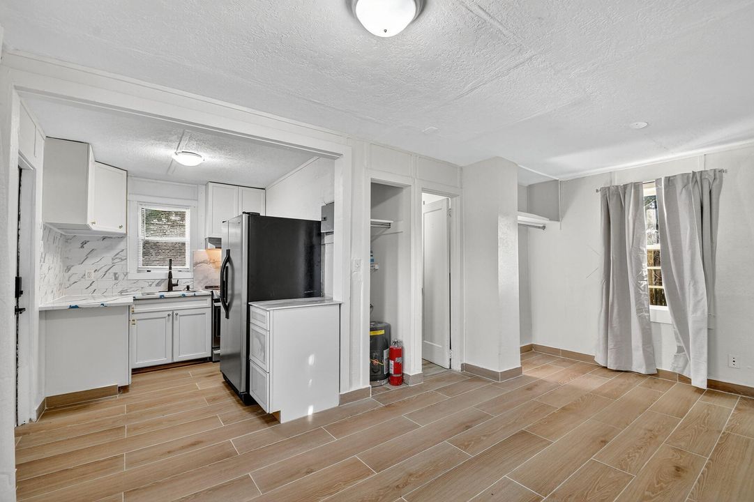 For Sale: $399,000 (3 beds, 2 baths, 1171 Square Feet)