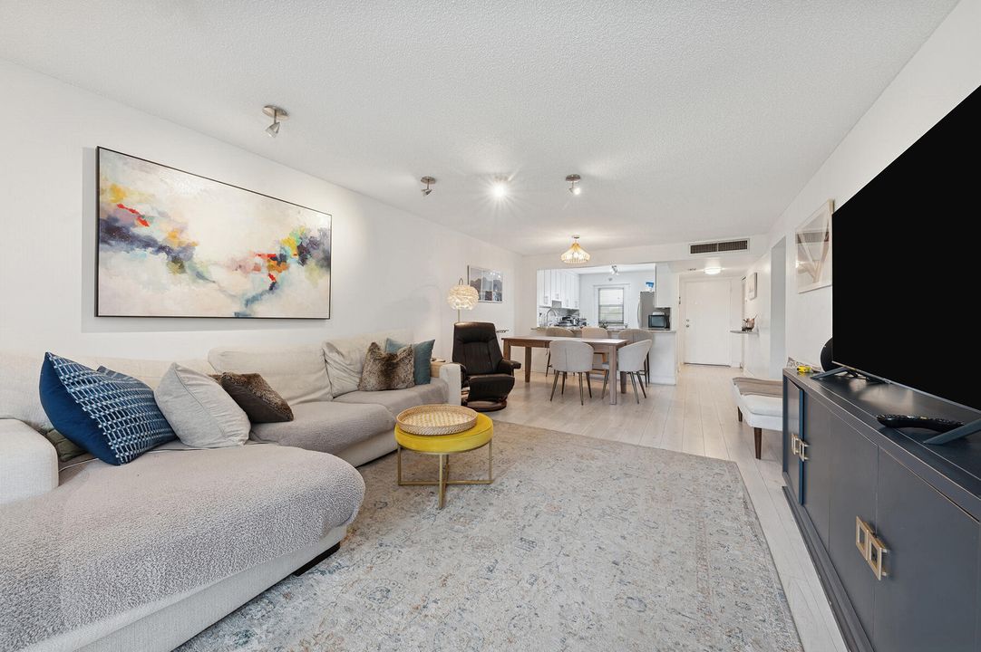 Activo con contrato: $270,000 (3 camas, 2 baños, 1200 Pies cuadrados)