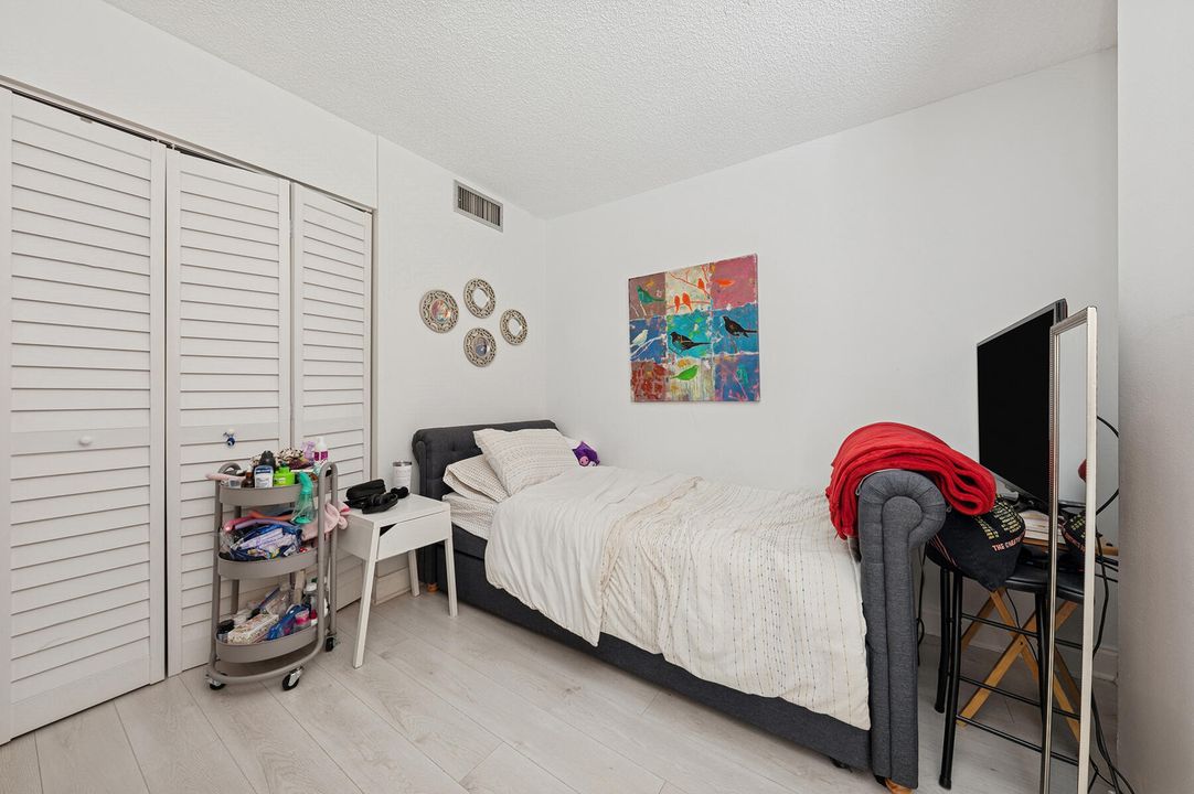 Activo con contrato: $270,000 (3 camas, 2 baños, 1200 Pies cuadrados)