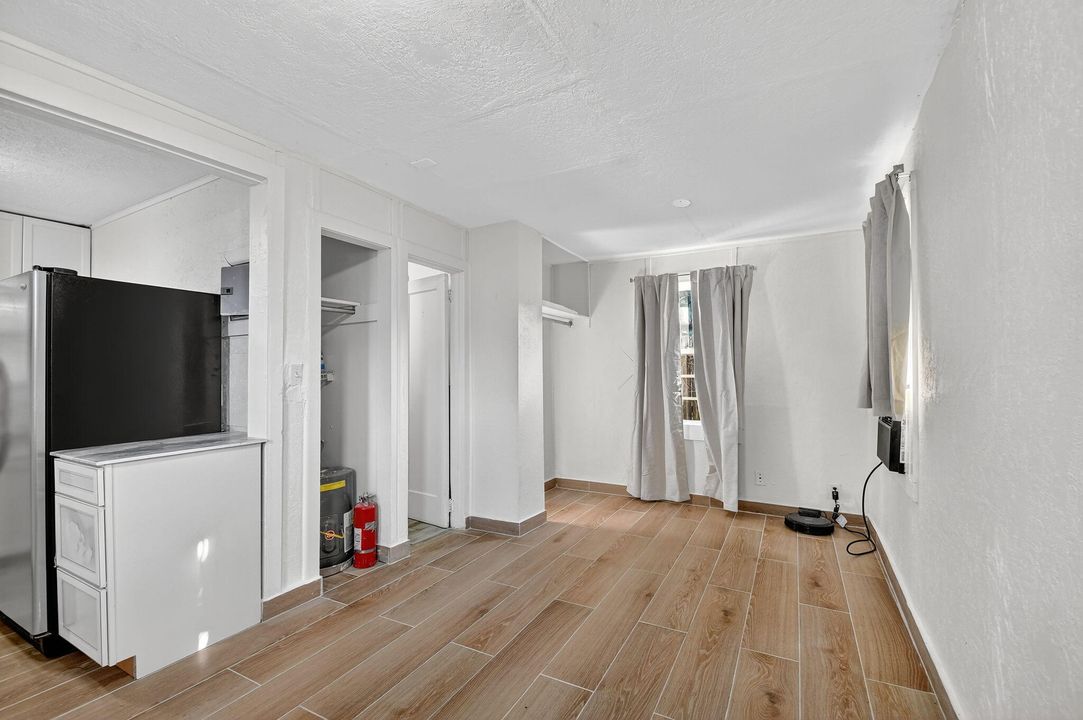 For Sale: $399,000 (3 beds, 2 baths, 1171 Square Feet)