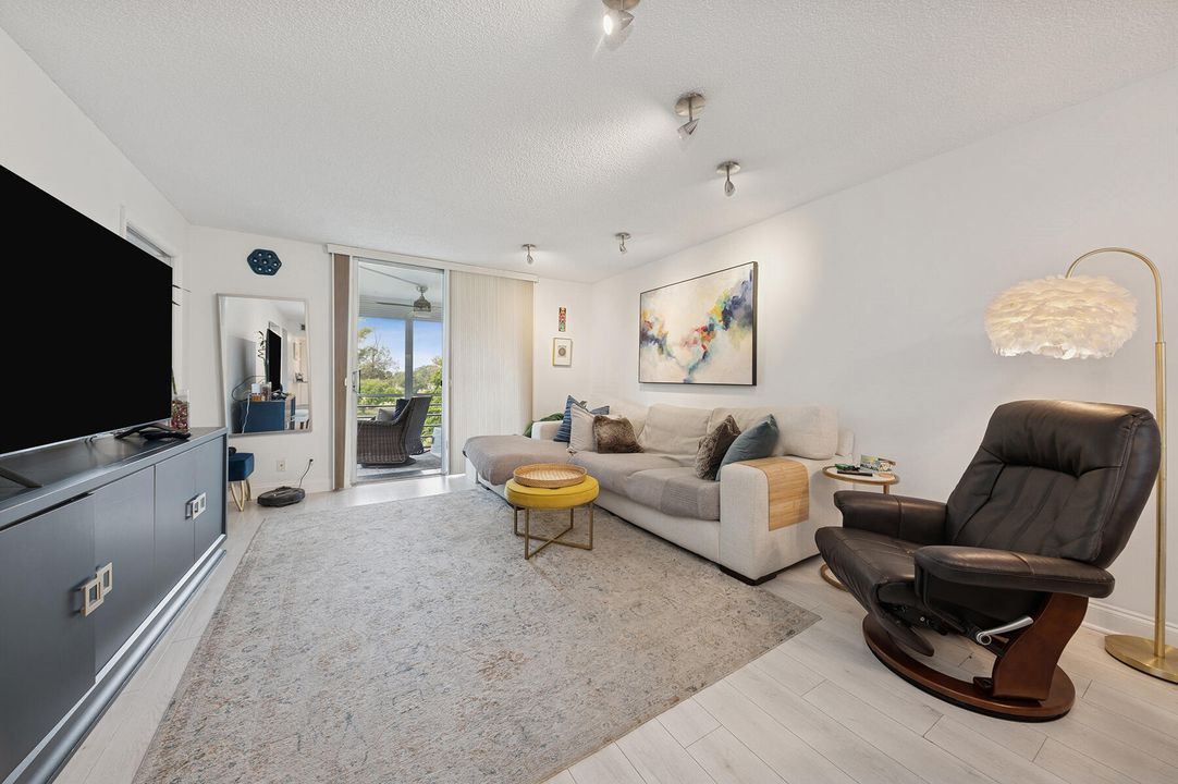 Activo con contrato: $270,000 (3 camas, 2 baños, 1200 Pies cuadrados)