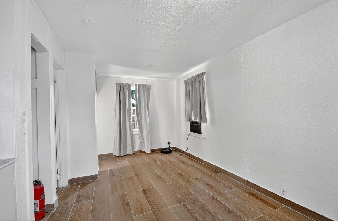 For Sale: $399,000 (3 beds, 2 baths, 1171 Square Feet)