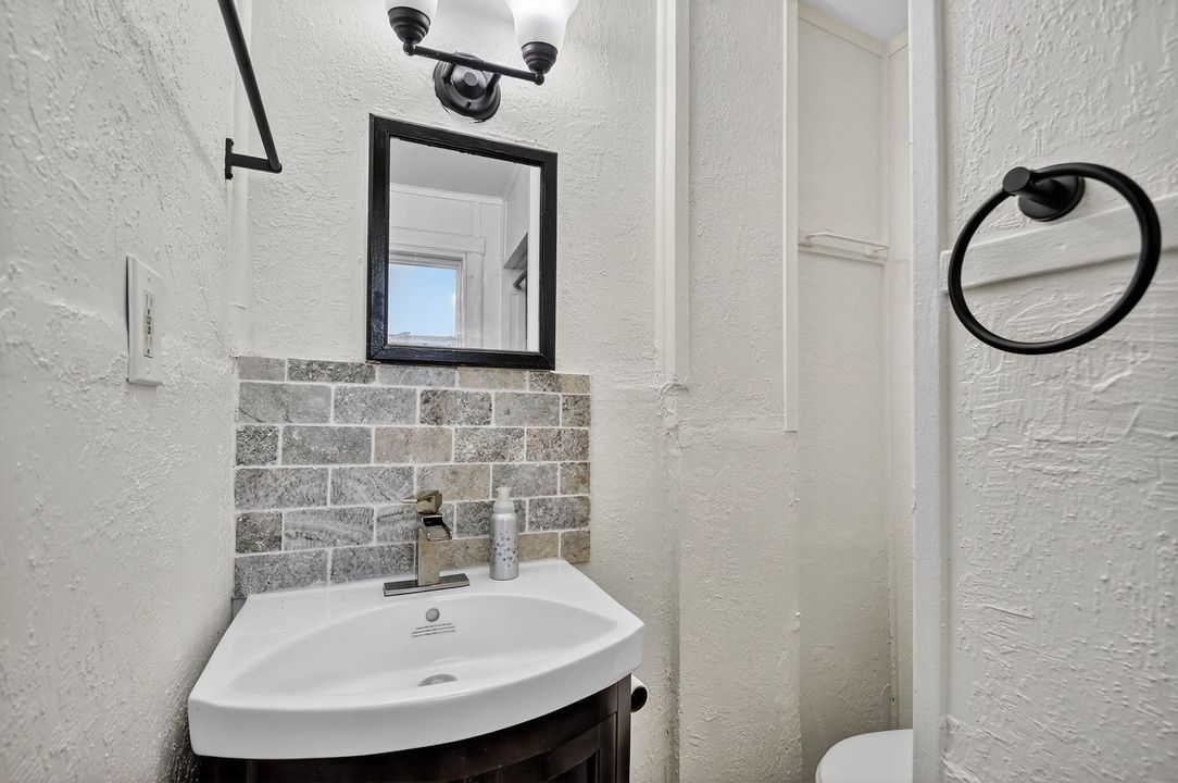 For Sale: $399,000 (3 beds, 2 baths, 1171 Square Feet)