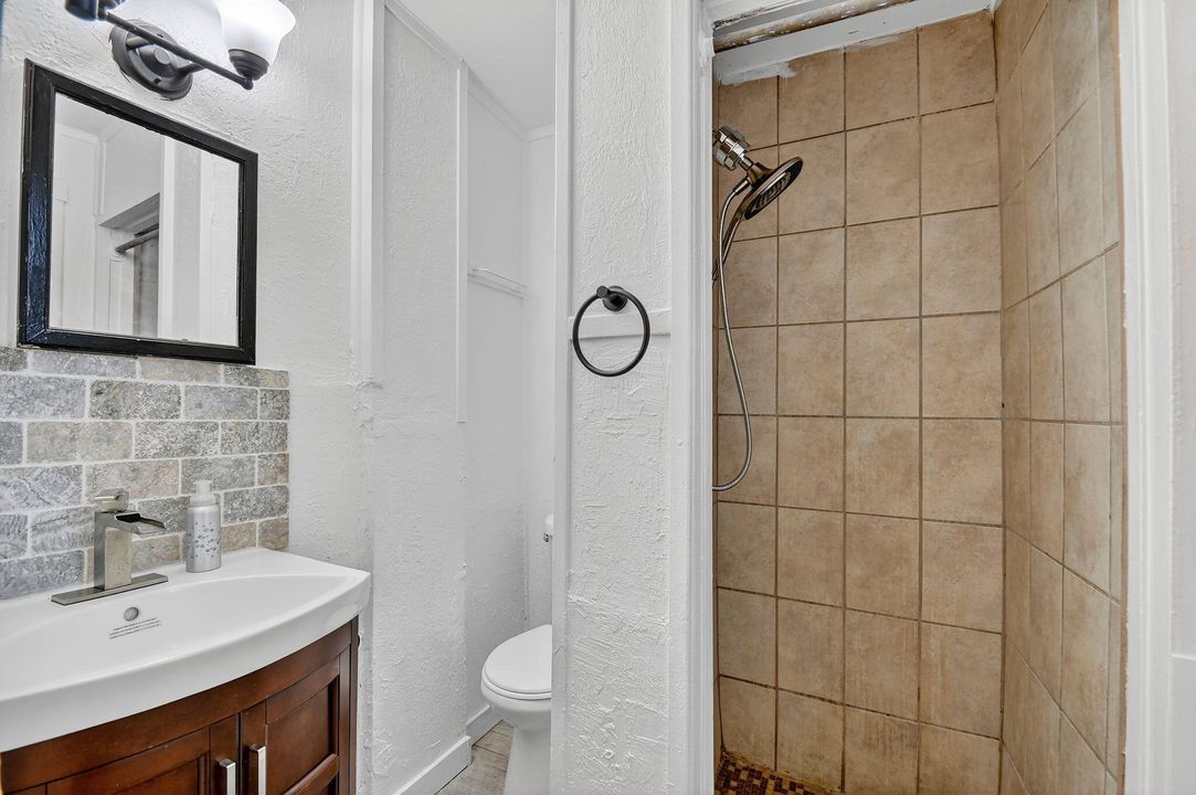 For Sale: $399,000 (3 beds, 2 baths, 1171 Square Feet)